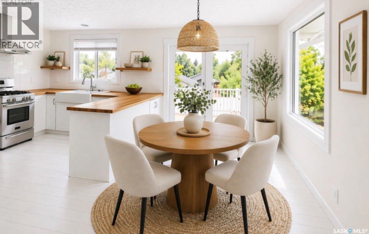 451 3Rd Avenue Nw, Swift Current, SK - Indoor Photo Showing Dining Room