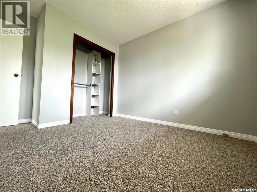 451 3Rd Avenue Nw, Swift Current, SK - Indoor Photo Showing Other Room