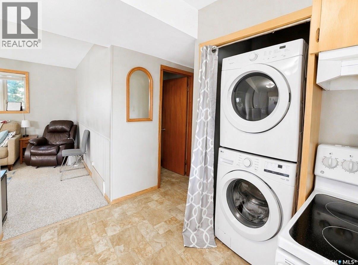 451 3Rd Avenue Nw, Swift Current, SK - Indoor Photo Showing Laundry Room