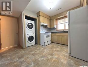 451 3Rd Avenue Nw, Swift Current, SK - Indoor Photo Showing Laundry Room