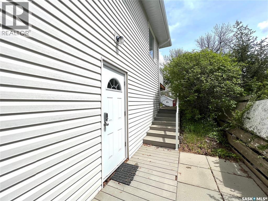 451 3Rd Avenue Nw, Swift Current, SK - Outdoor