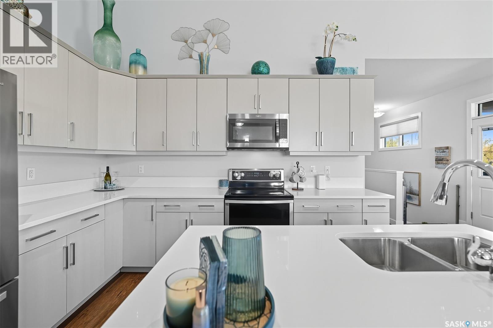 687 Secord Bend, Saskatoon, SK - Indoor Photo Showing Kitchen With Double Sink