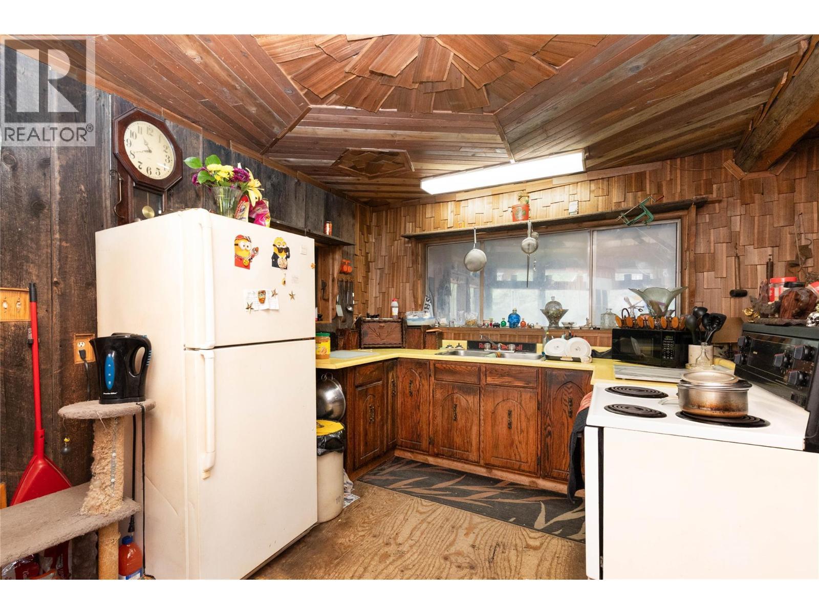 2410 Trinity Valley Road, Enderby, BC - Indoor Photo Showing Kitchen