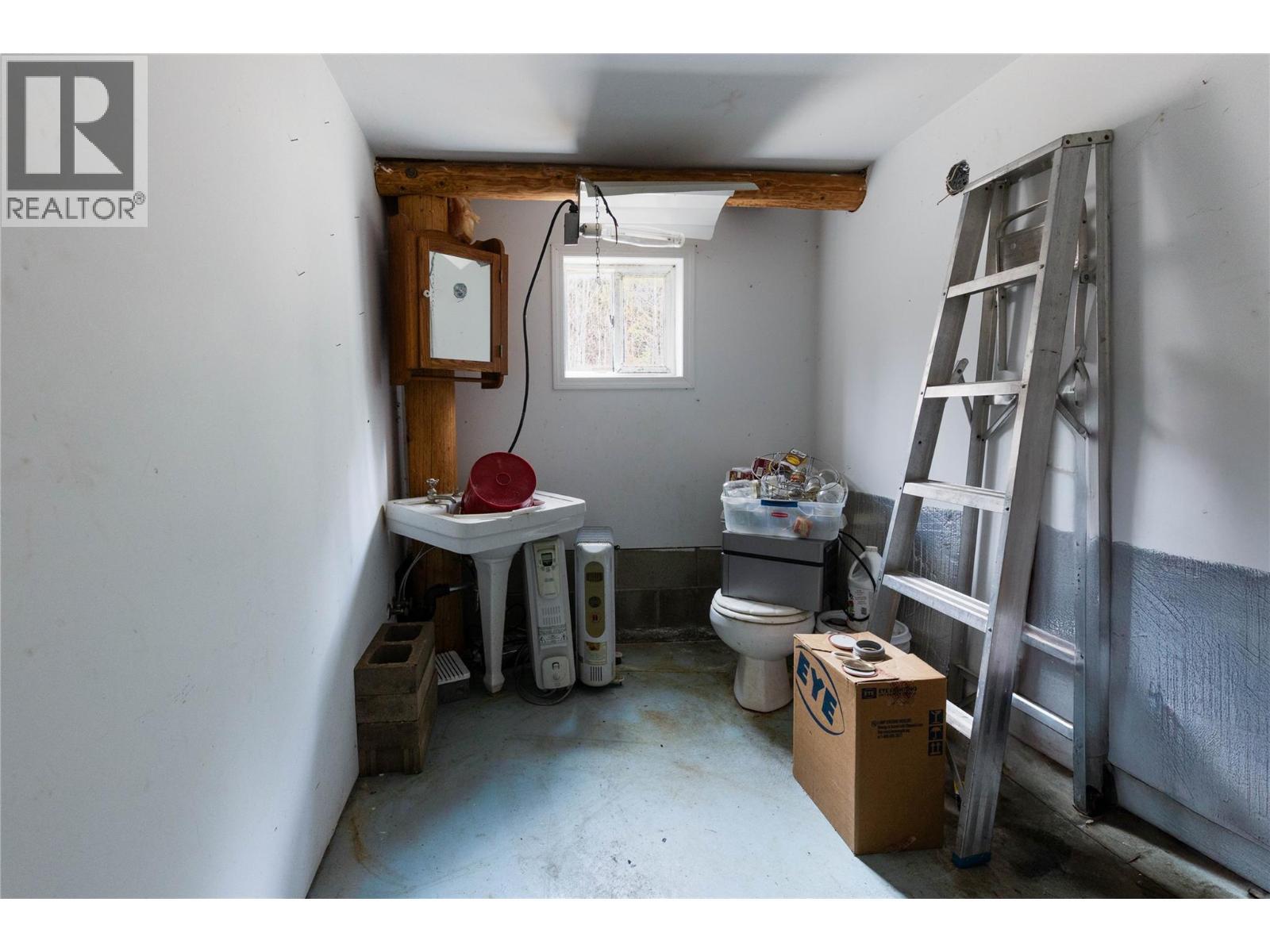 2410 Trinity Valley Road, Enderby, BC - Indoor