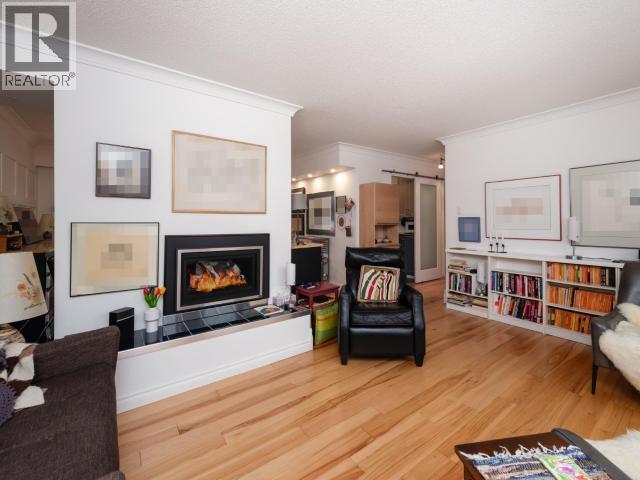 68 Klondike Road, Whitehorse, YT - Indoor Photo Showing Living Room With Fireplace