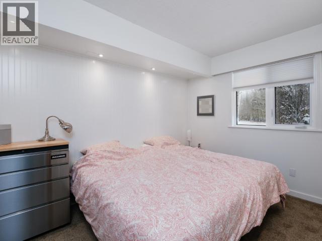 68 Klondike Road, Whitehorse, YT - Indoor Photo Showing Bedroom