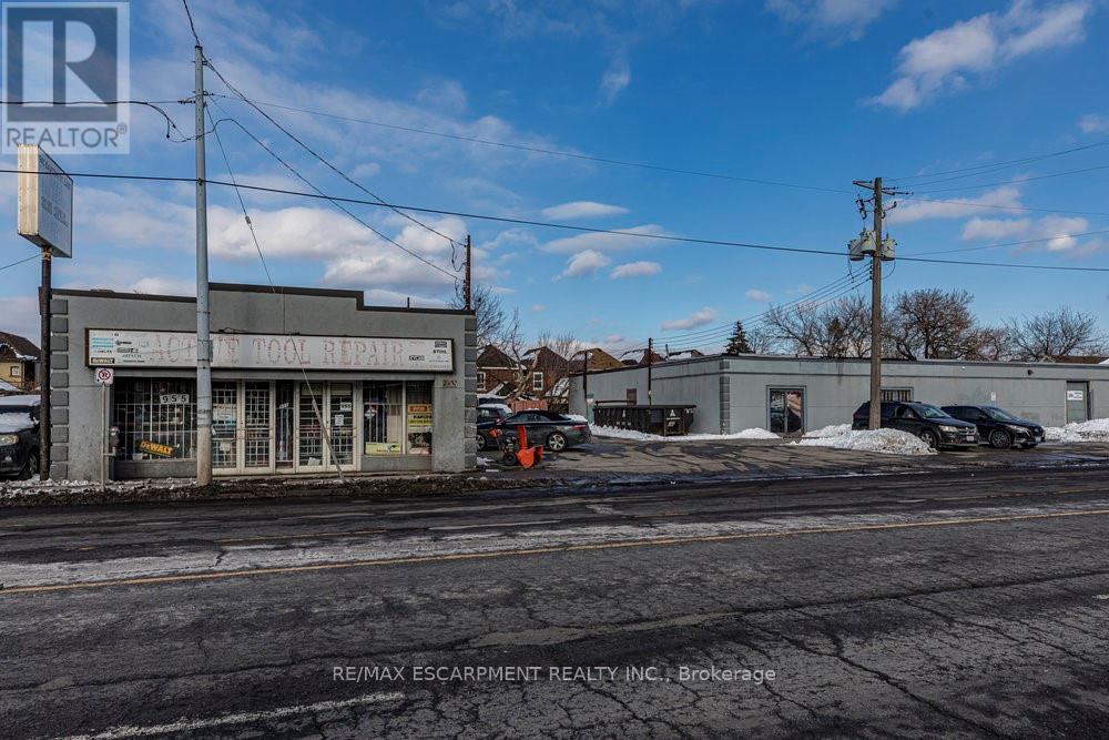 955 Barton Street E, Hamilton, ON