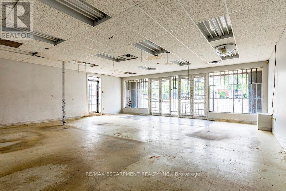 955 Barton Street E, Hamilton, ON