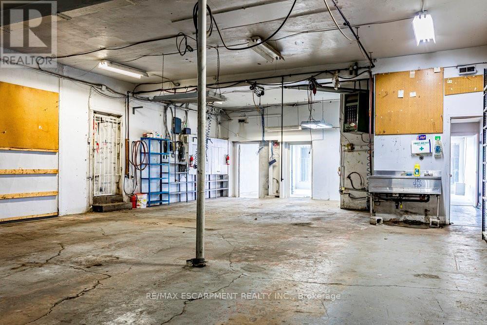 955 Barton Street E, Hamilton, ON