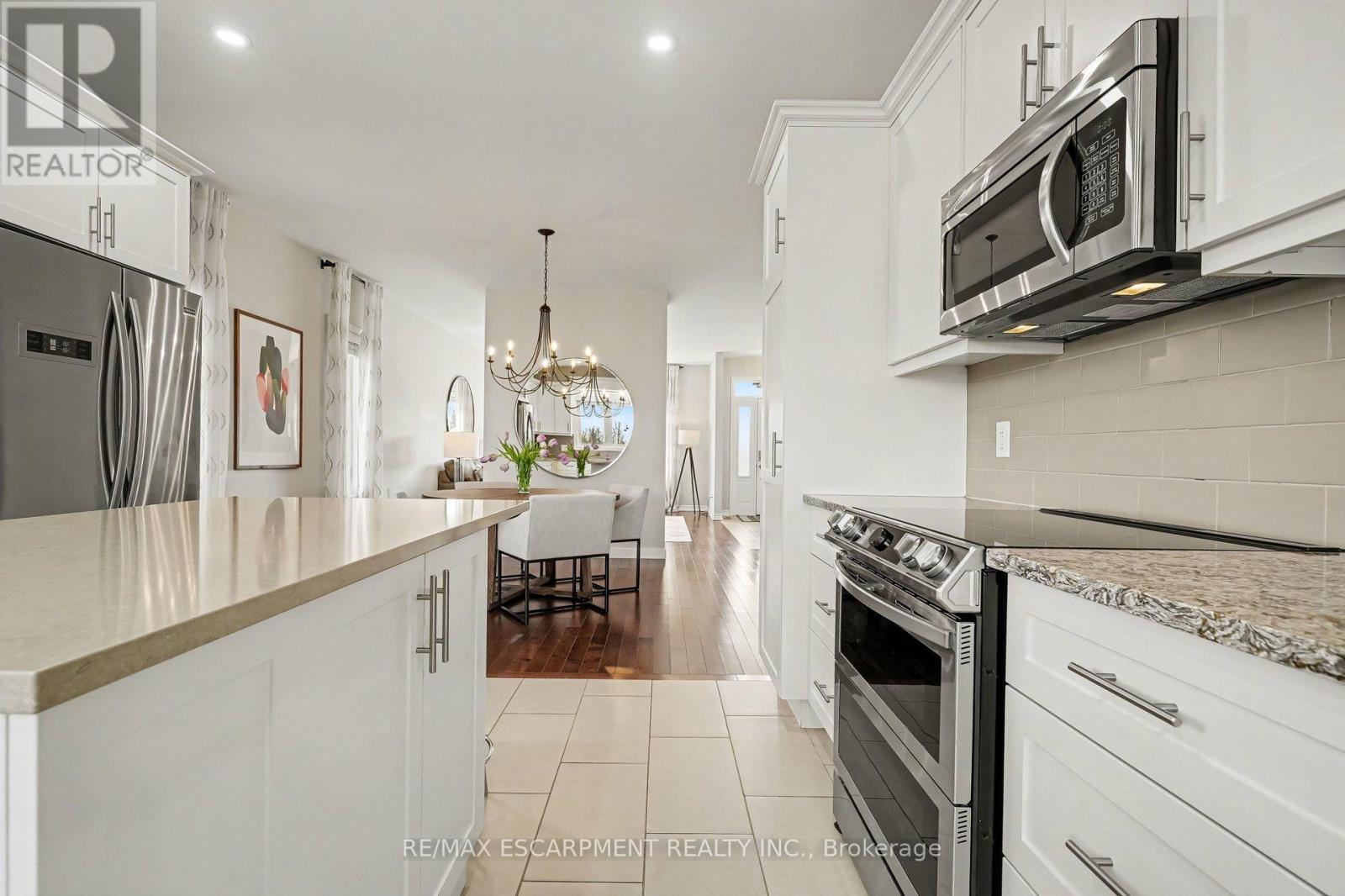 7 Senators Gate Drive, Perth, ON - Indoor Photo Showing Kitchen With Upgraded Kitchen