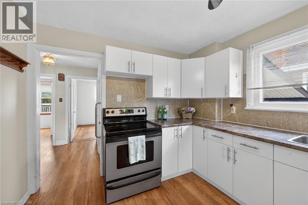 163 Rosedale Avenue, Hamilton, ON - Indoor Photo Showing Kitchen