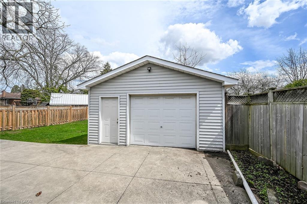 28 ft x 18 ft - 163 Rosedale Avenue, Hamilton, ON - Outdoor