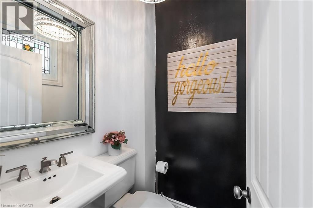 219 St. Clair Boulevard, Hamilton, ON - Indoor Photo Showing Bathroom