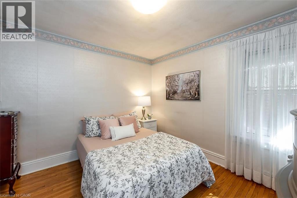 219 St. Clair Boulevard, Hamilton, ON - Indoor Photo Showing Bedroom