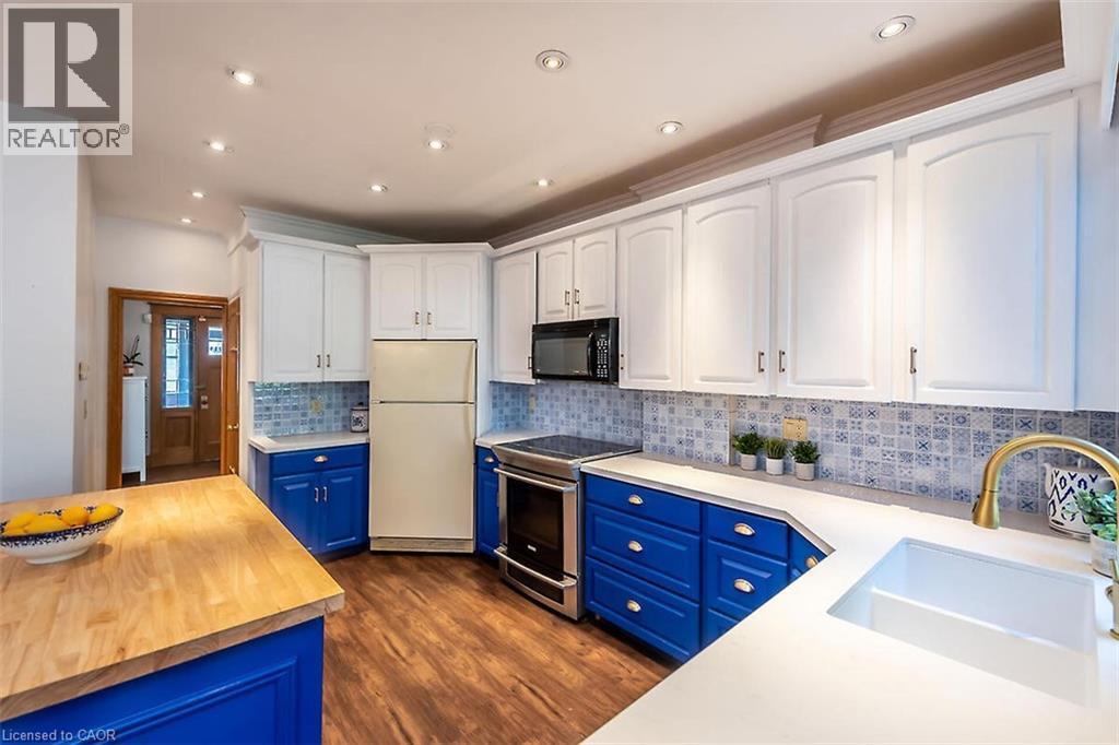 219 St. Clair Boulevard, Hamilton, ON - Indoor Photo Showing Kitchen With Double Sink