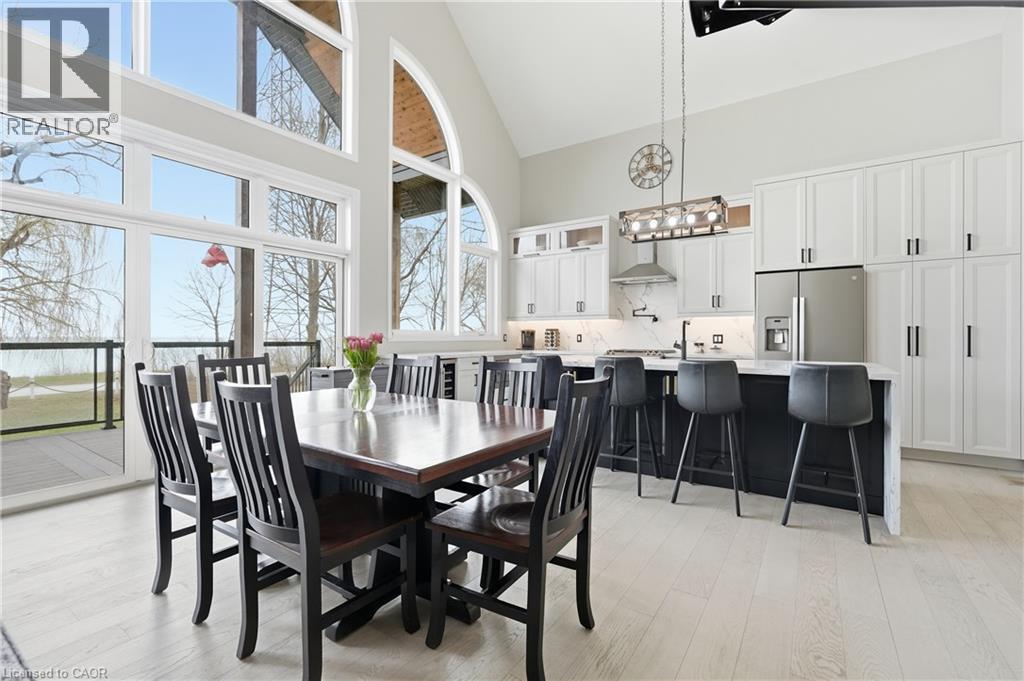 207 Beach Boulevard, Hamilton, ON - Indoor Photo Showing Dining Room