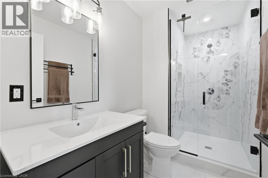 207 Beach Boulevard, Hamilton, ON - Indoor Photo Showing Bathroom