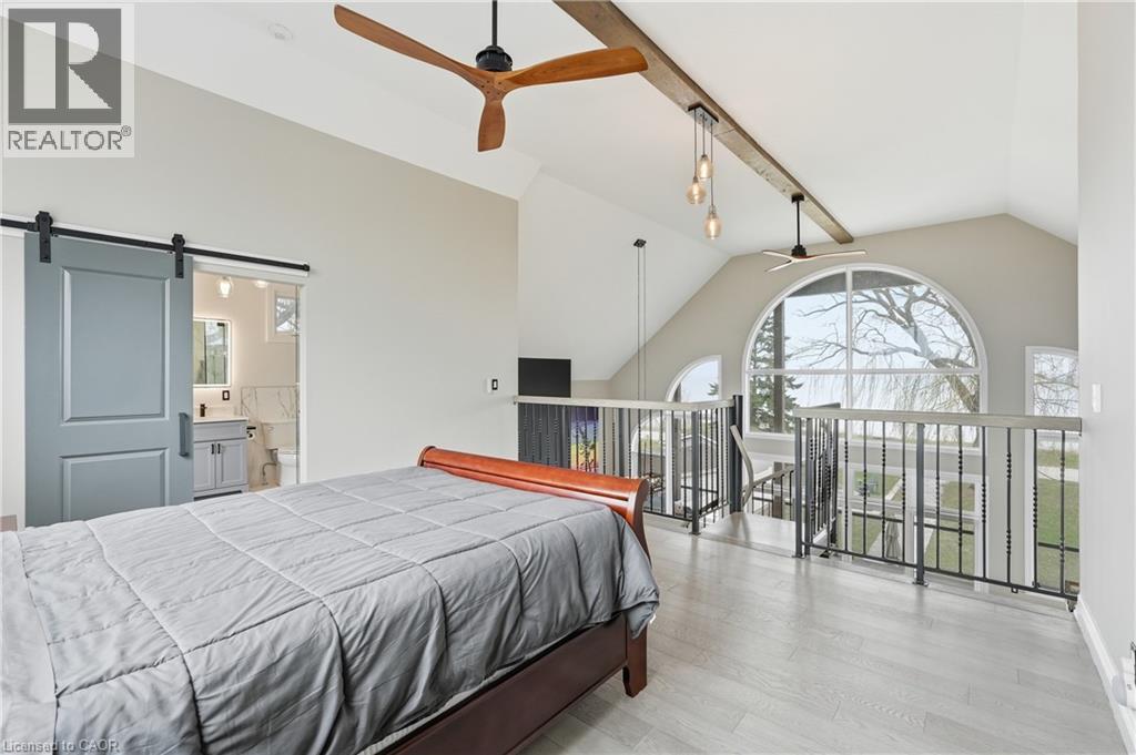 207 Beach Boulevard, Hamilton, ON - Indoor Photo Showing Bedroom