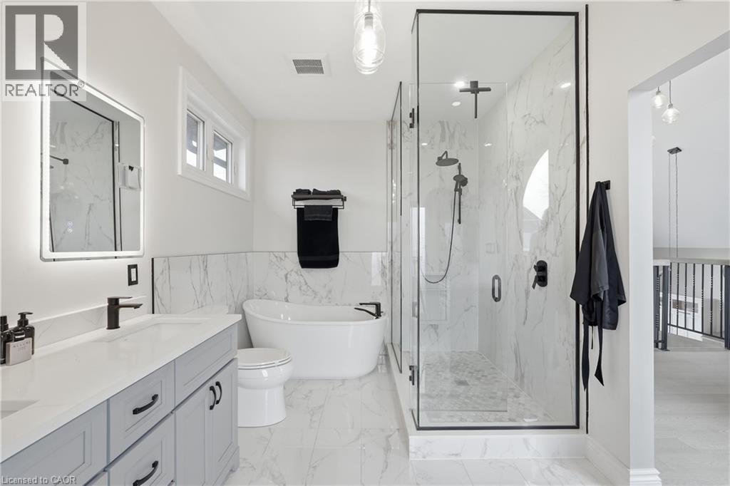 207 Beach Boulevard, Hamilton, ON - Indoor Photo Showing Bathroom
