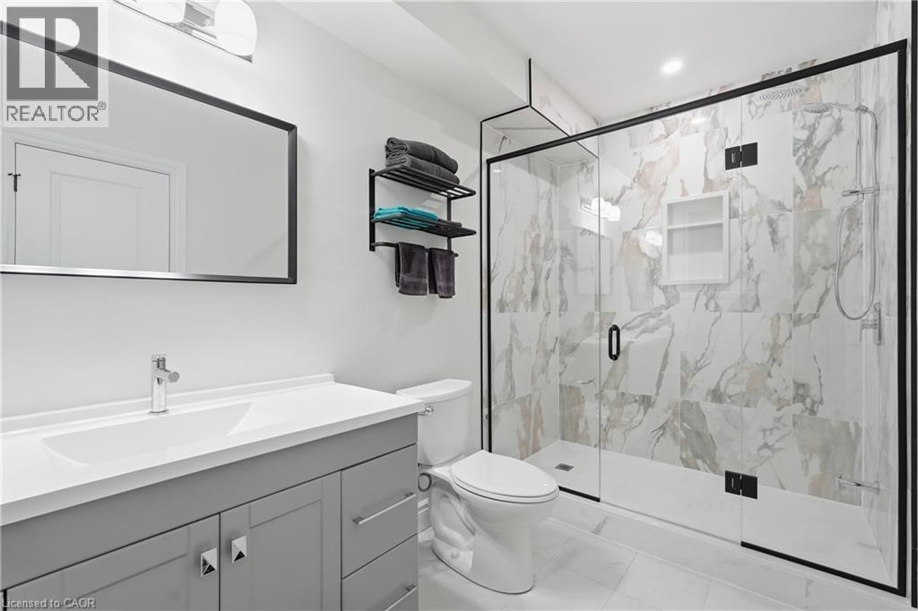 207 Beach Boulevard, Hamilton, ON - Indoor Photo Showing Bathroom