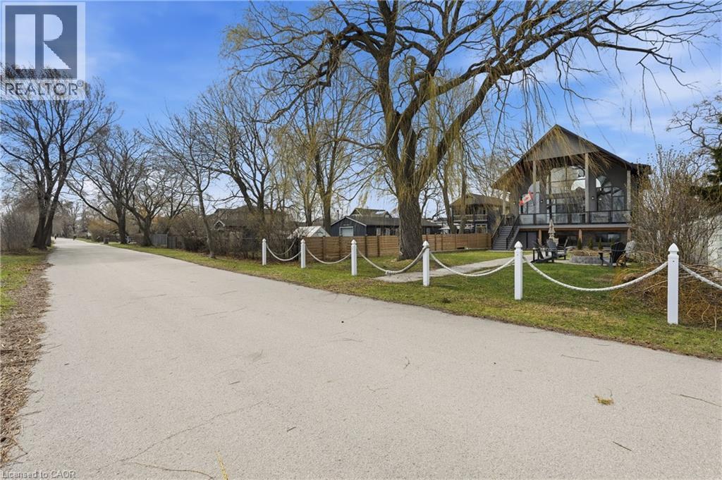 207 Beach Boulevard, Hamilton, ON - Outdoor