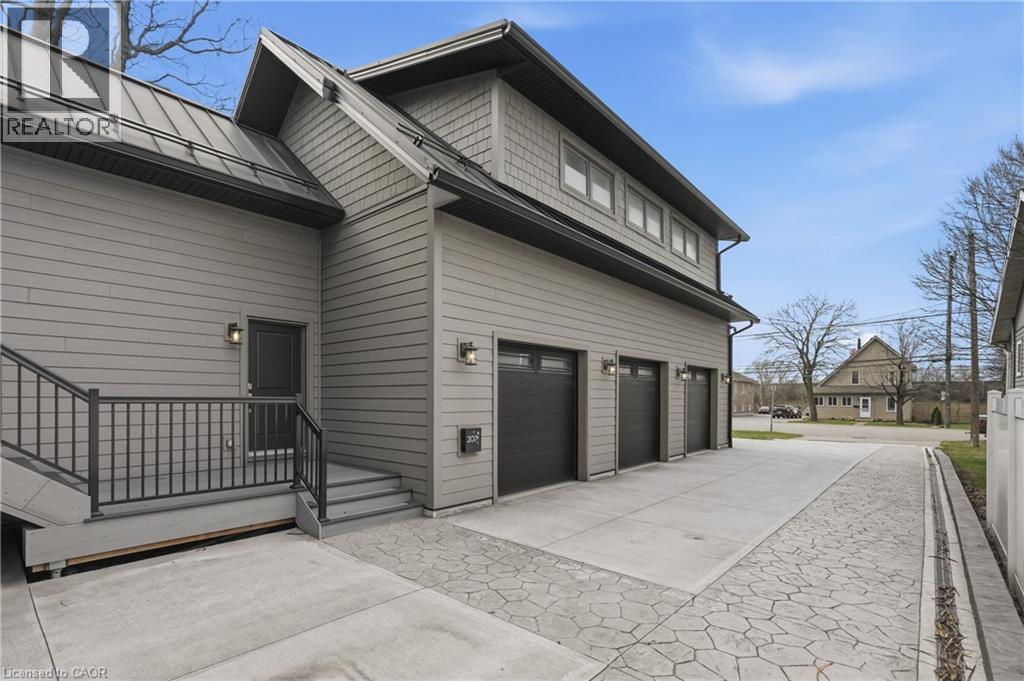 207 Beach Boulevard, Hamilton, ON - Outdoor With Exterior