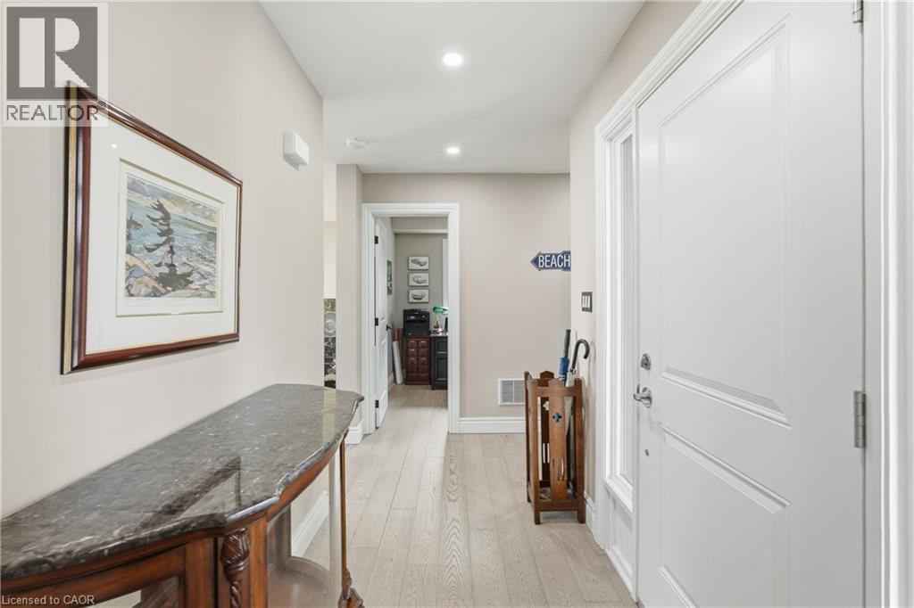 207 Beach Boulevard, Hamilton, ON - Indoor Photo Showing Other Room
