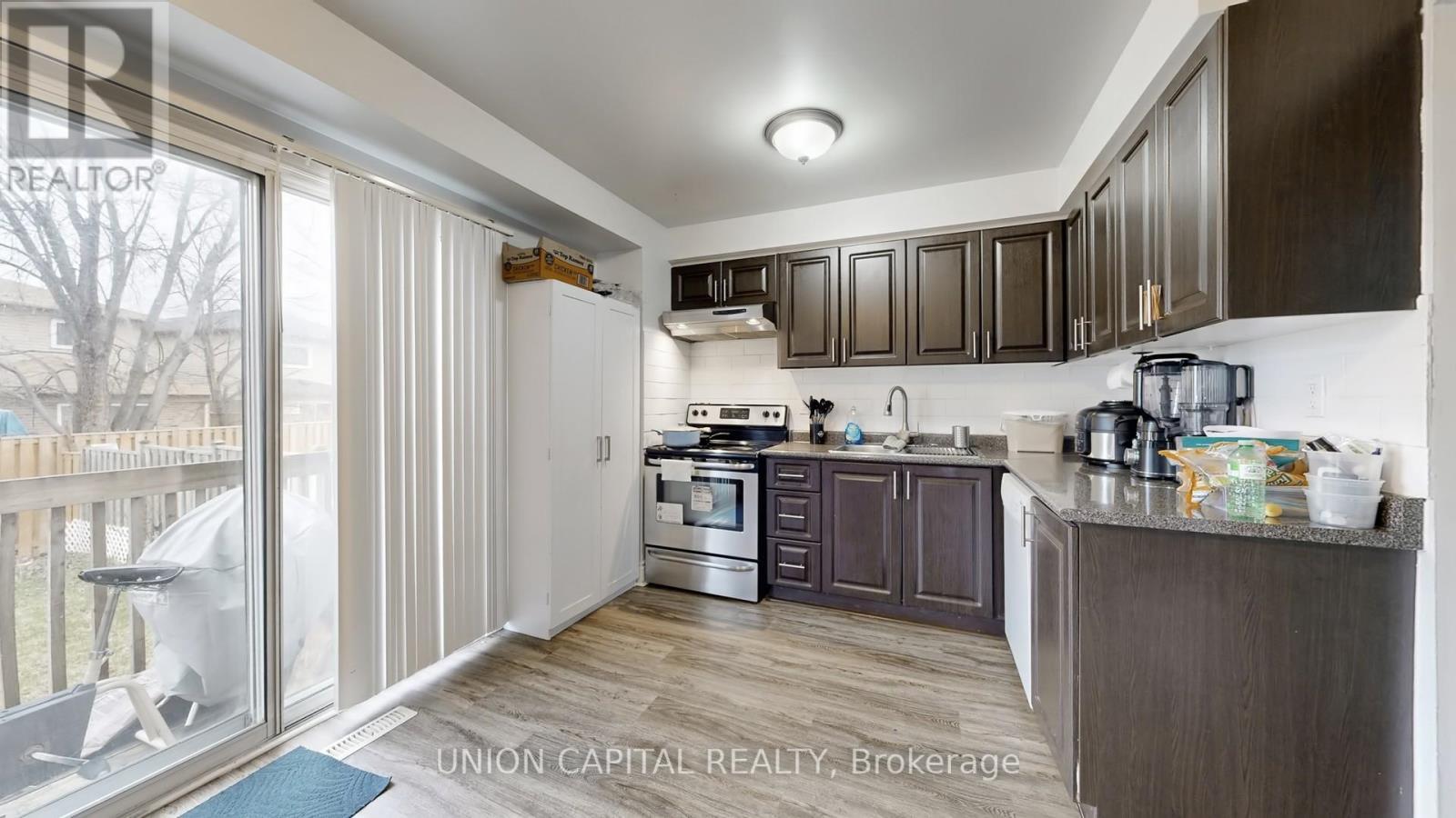 142 Wright Crescent, Ajax, ON - Indoor Photo Showing Kitchen