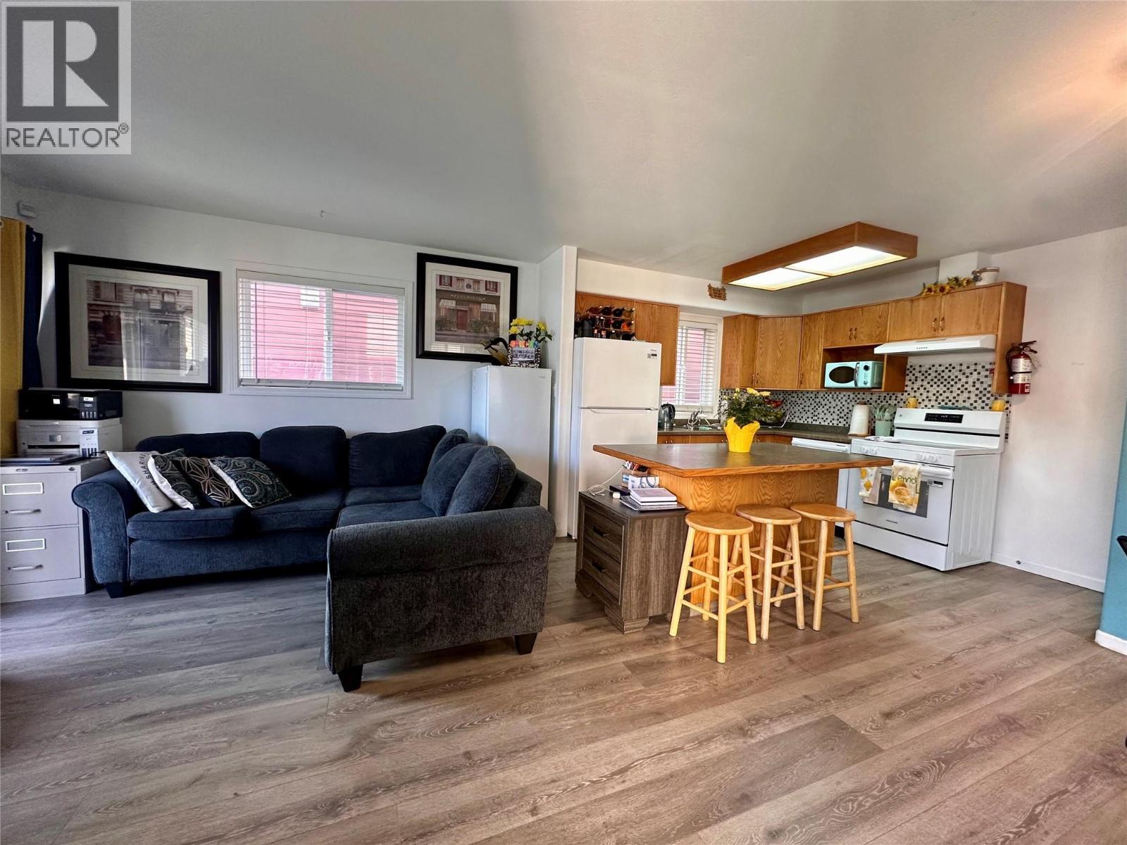 443 Braid Street Unit# 101, Penticton, BC - Indoor Photo Showing Living Room