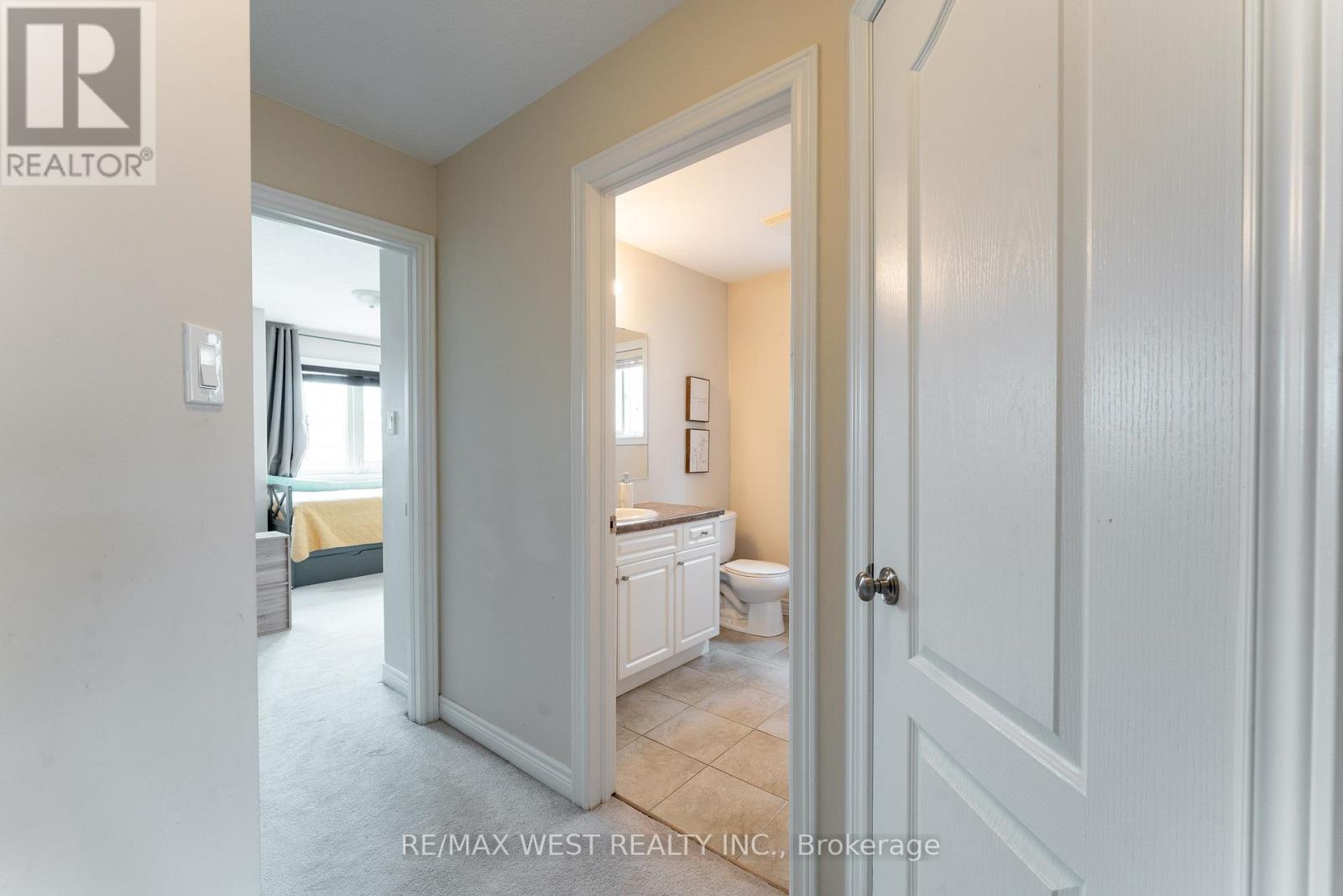 110 Banting Crescent, Essa, ON - Indoor Photo Showing Bathroom