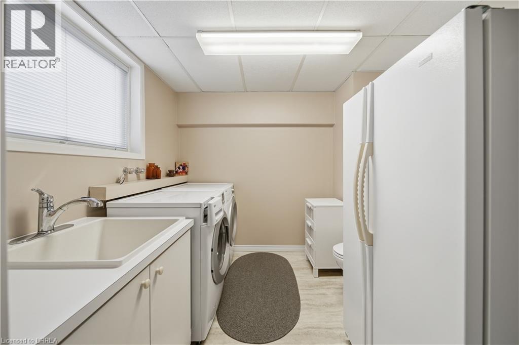 37 Parkview Crescent, Kitchener, ON - Indoor Photo Showing Laundry Room