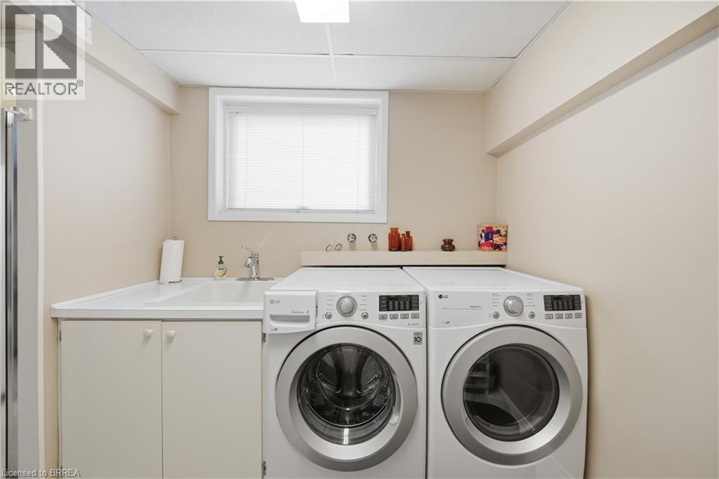 37 Parkview Crescent, Kitchener, ON - Indoor Photo Showing Laundry Room