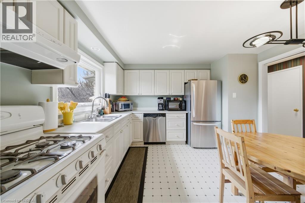 37 Parkview Crescent, Kitchener, ON - Indoor Photo Showing Kitchen
