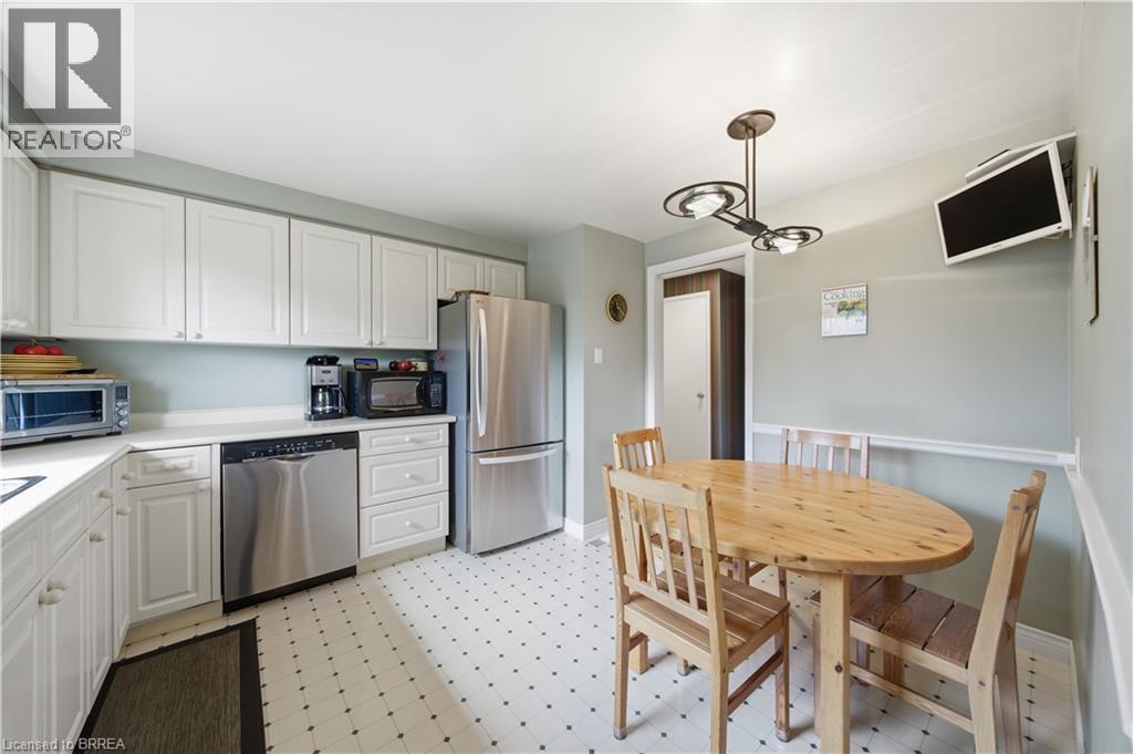 37 Parkview Crescent, Kitchener, ON - Indoor Photo Showing Kitchen