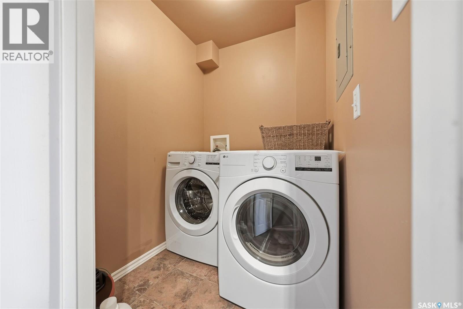 16 3030 Arlington Avenue, Saskatoon, SK - Indoor Photo Showing Laundry Room