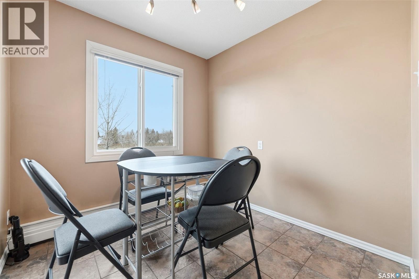 16 3030 Arlington Avenue, Saskatoon, SK - Indoor Photo Showing Dining Room