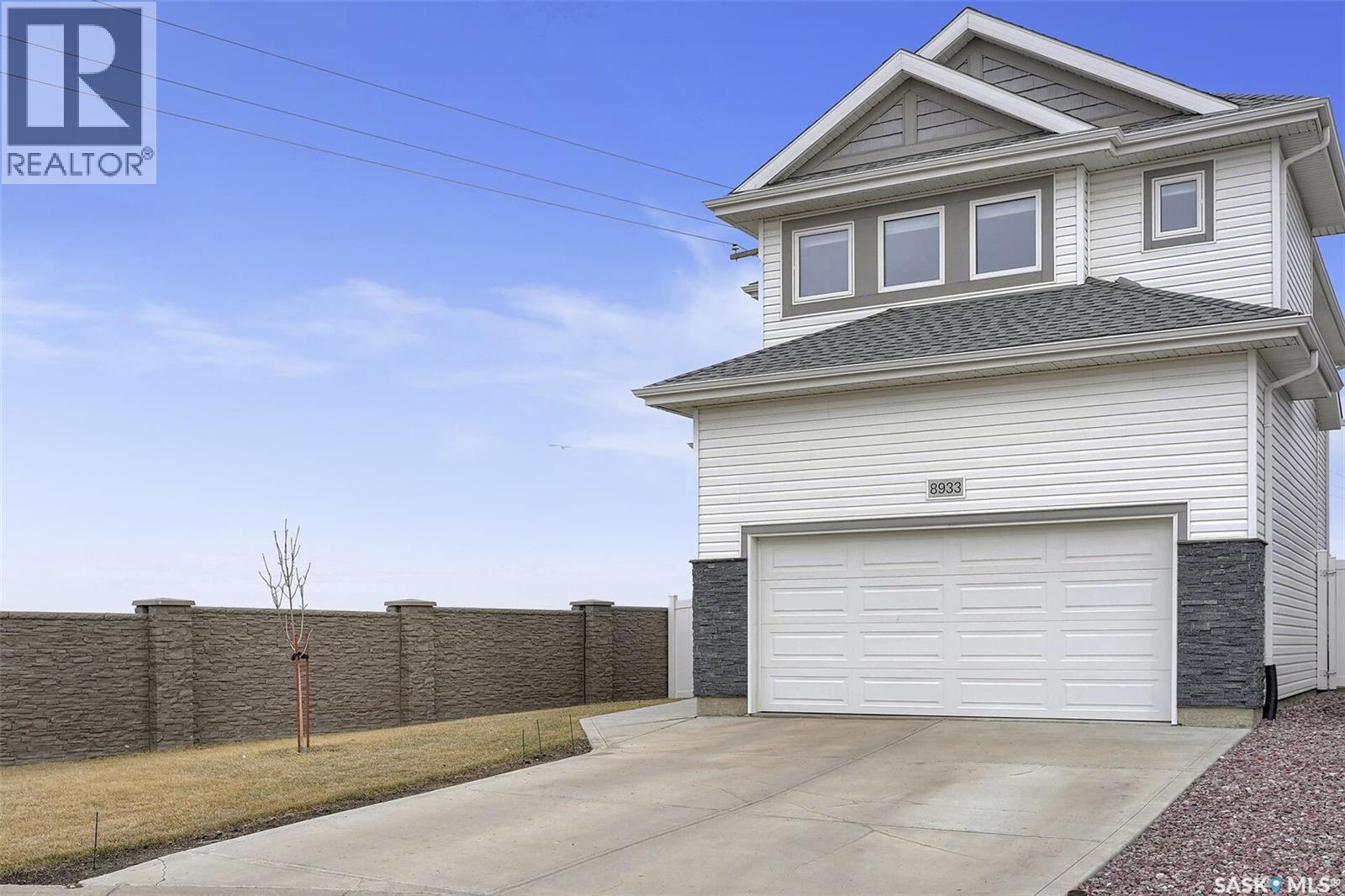 8933 Kestral Drive, Regina, SK - Outdoor With Exterior