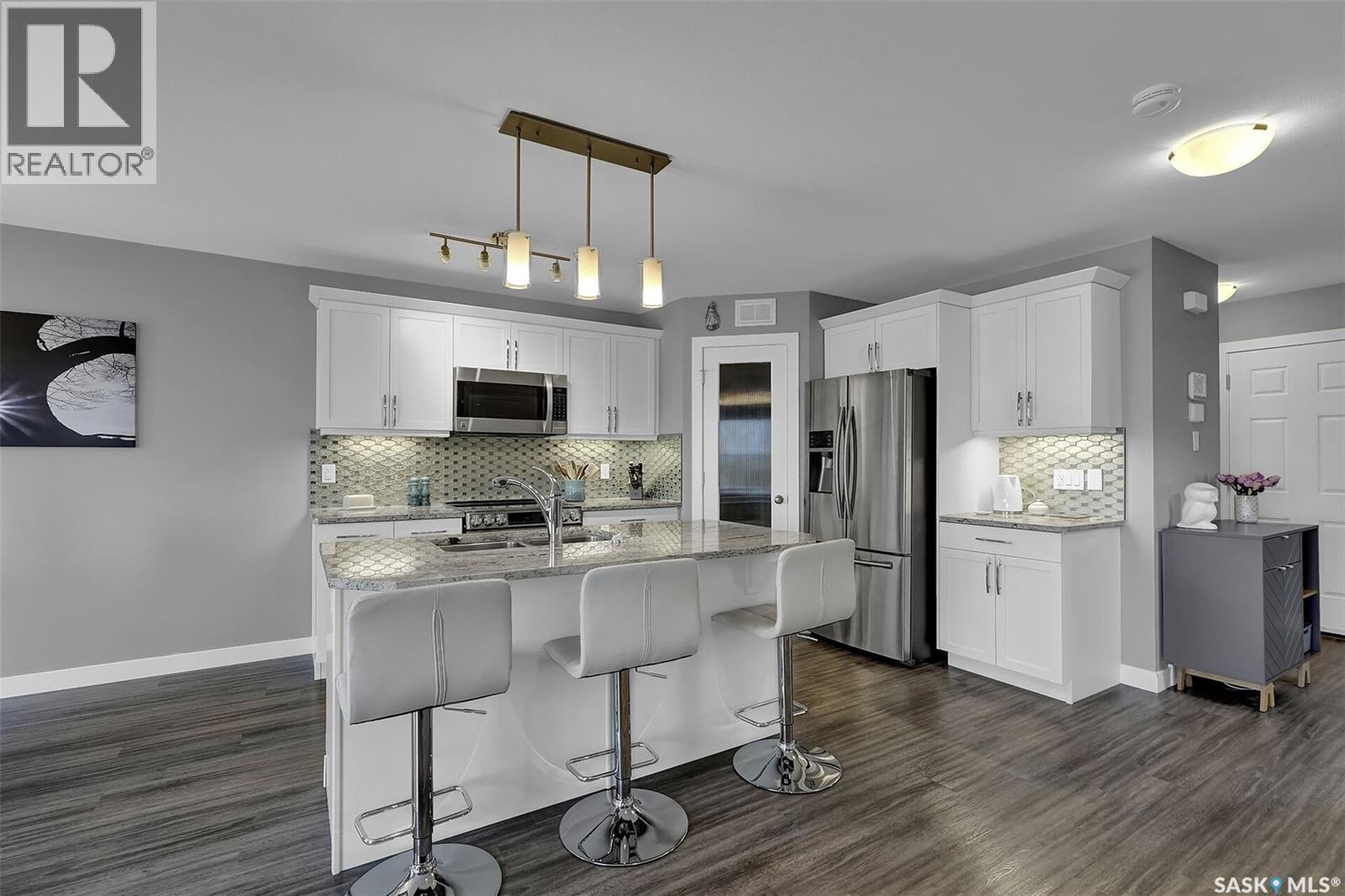 8933 Kestral Drive, Regina, SK - Indoor Photo Showing Kitchen With Upgraded Kitchen