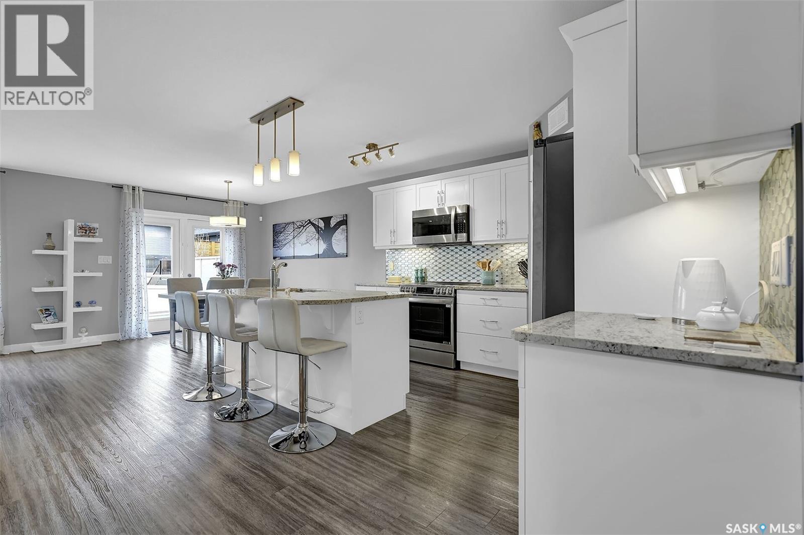 8933 Kestral Drive, Regina, SK - Indoor Photo Showing Kitchen With Upgraded Kitchen