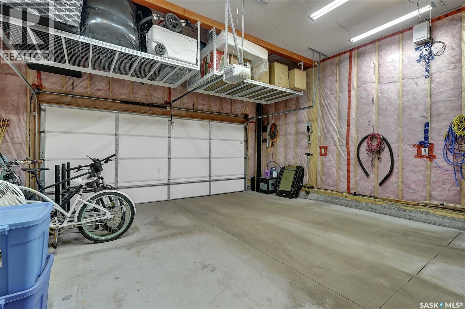 8933 Kestral Drive, Regina, SK - Indoor Photo Showing Garage