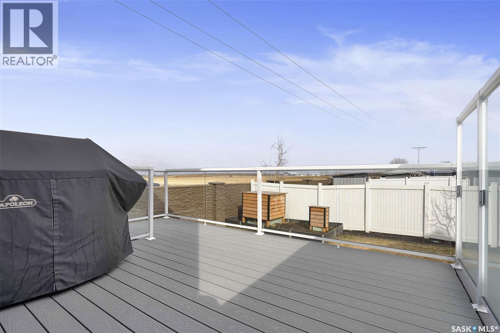 8933 Kestral Drive, Regina, SK - Outdoor