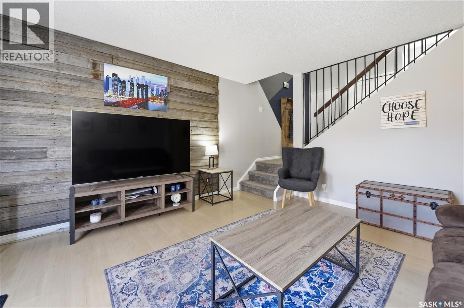 71 331 Pendygrasse Road, Saskatoon, SK - Indoor Photo Showing Living Room