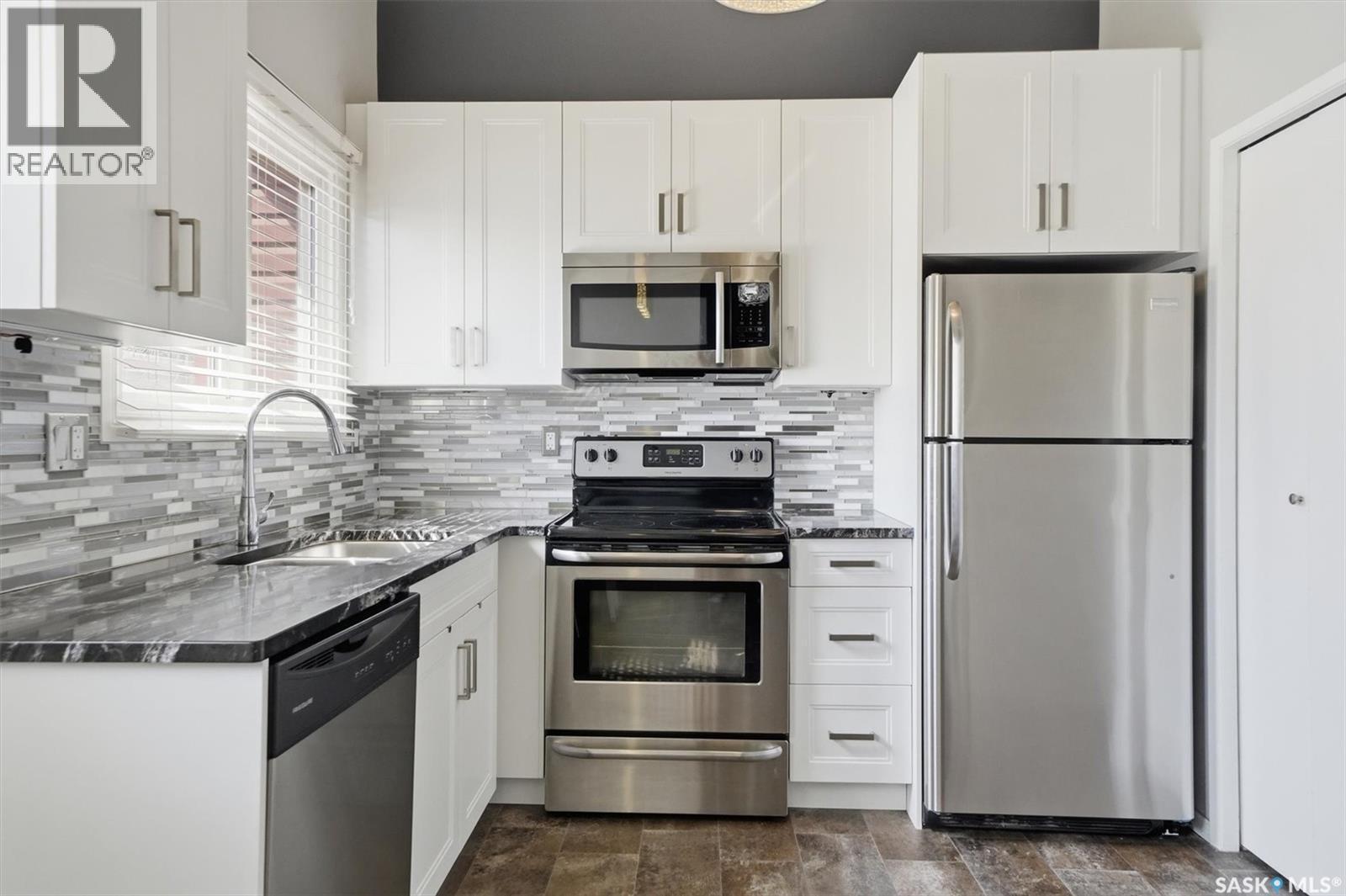 71 331 Pendygrasse Road, Saskatoon, SK - Indoor Photo Showing Kitchen With Upgraded Kitchen