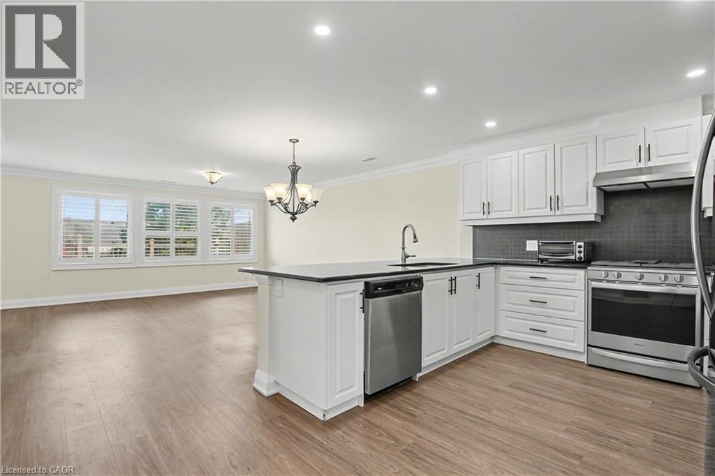22 Sister Kern Terrace, Hamilton, ON - Indoor Photo Showing Kitchen With Upgraded Kitchen