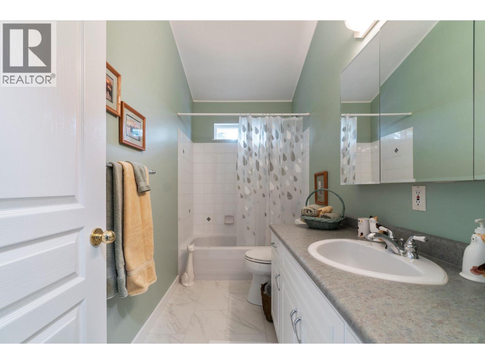 3471 Mcbride Road, Blind Bay, BC - Indoor Photo Showing Bathroom