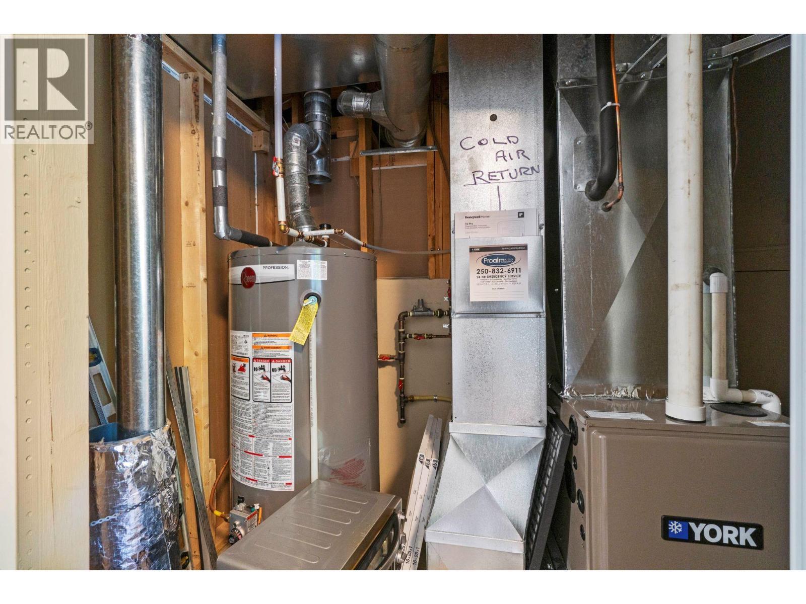 3471 Mcbride Road, Blind Bay, BC - Indoor Photo Showing Basement