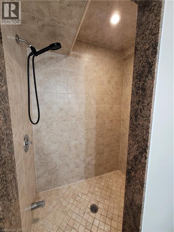 52 Kittyhawk Drive Unit# Lower, Hamilton, ON - Indoor Photo Showing Bathroom
