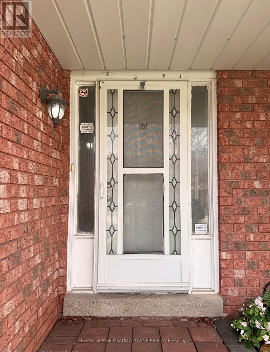 5048 Willowood Drive, Mississauga, ON