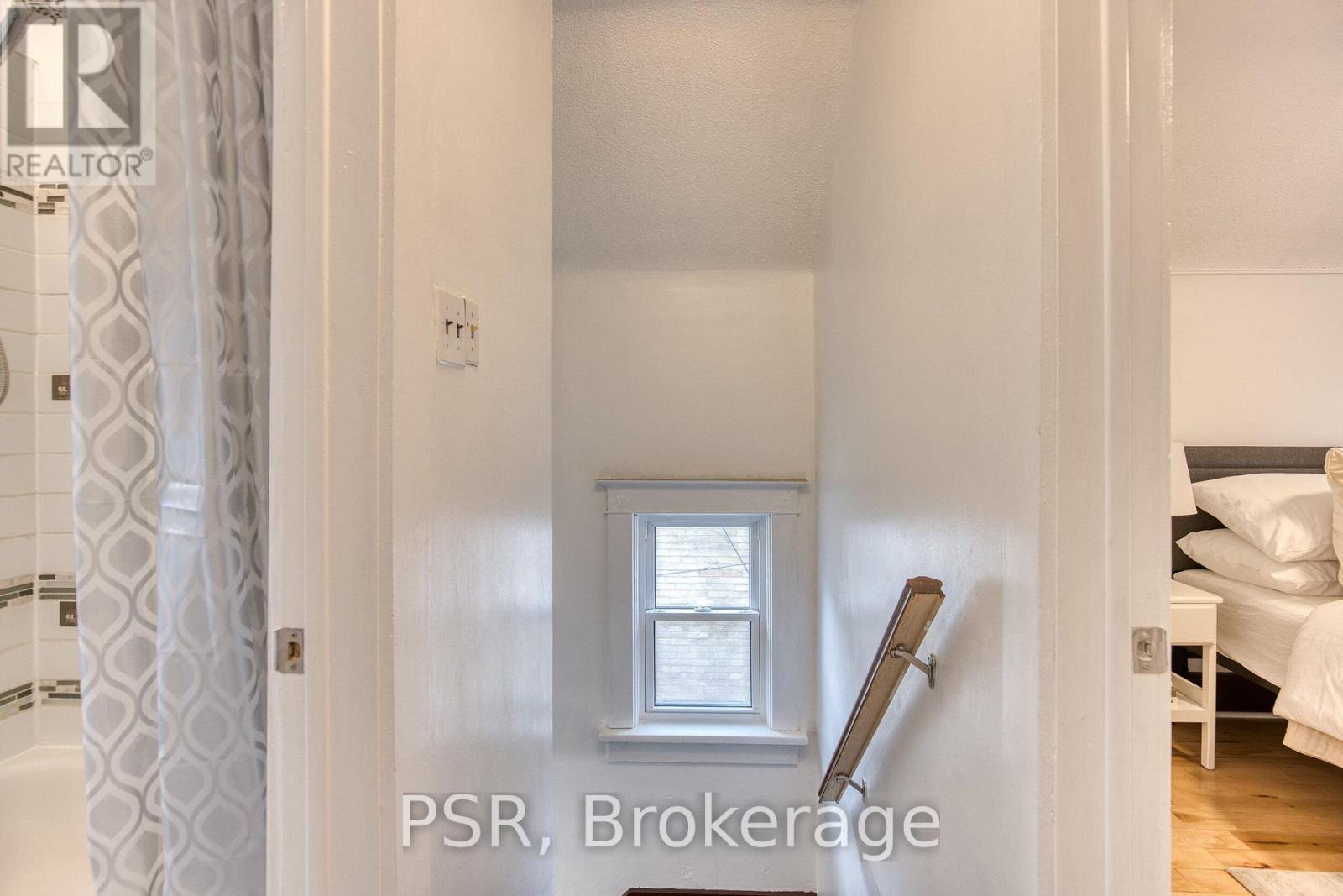 57 Eby Street S, Kitchener, ON - Indoor Photo Showing Bathroom