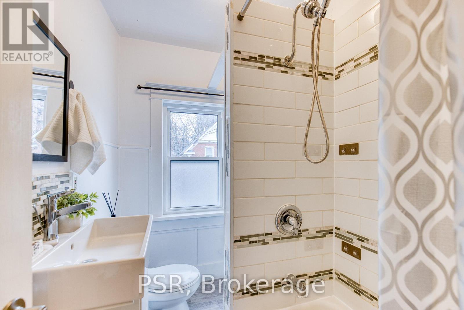 57 Eby Street S, Kitchener, ON - Indoor Photo Showing Bathroom